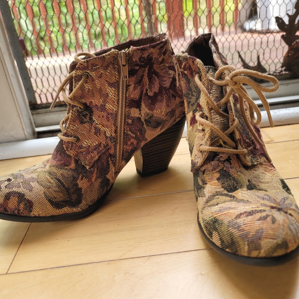 Floral booties (embroidery) fall colors
